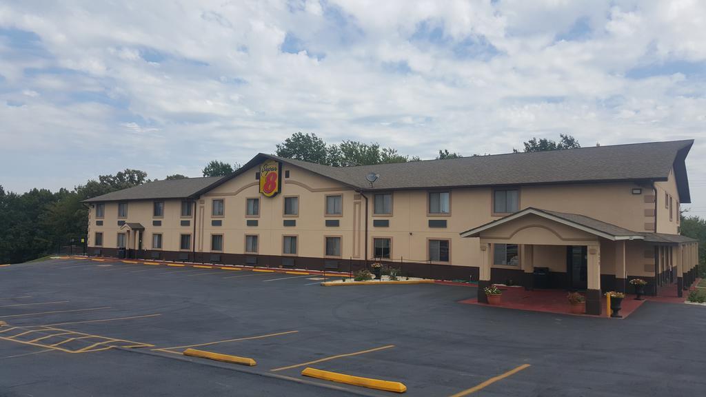 Super 8 By Wyndham Warrensburg Motel Kültér fotó